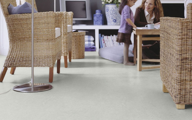 Мармолеум Forbo Marmoleum click Silver shadow 633860 фото в интерьере Мармолеум Forbo Marmoleum click Silver shadow 633860 фото в интерьере